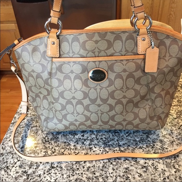 Coach purse - Picture 2 of 7